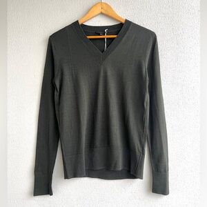 COS  V-Neck Sweater